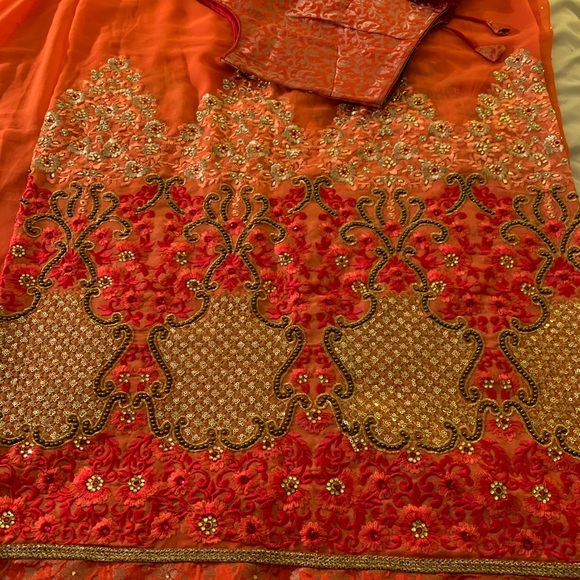 Embroidered sari - Picture 4 of 4